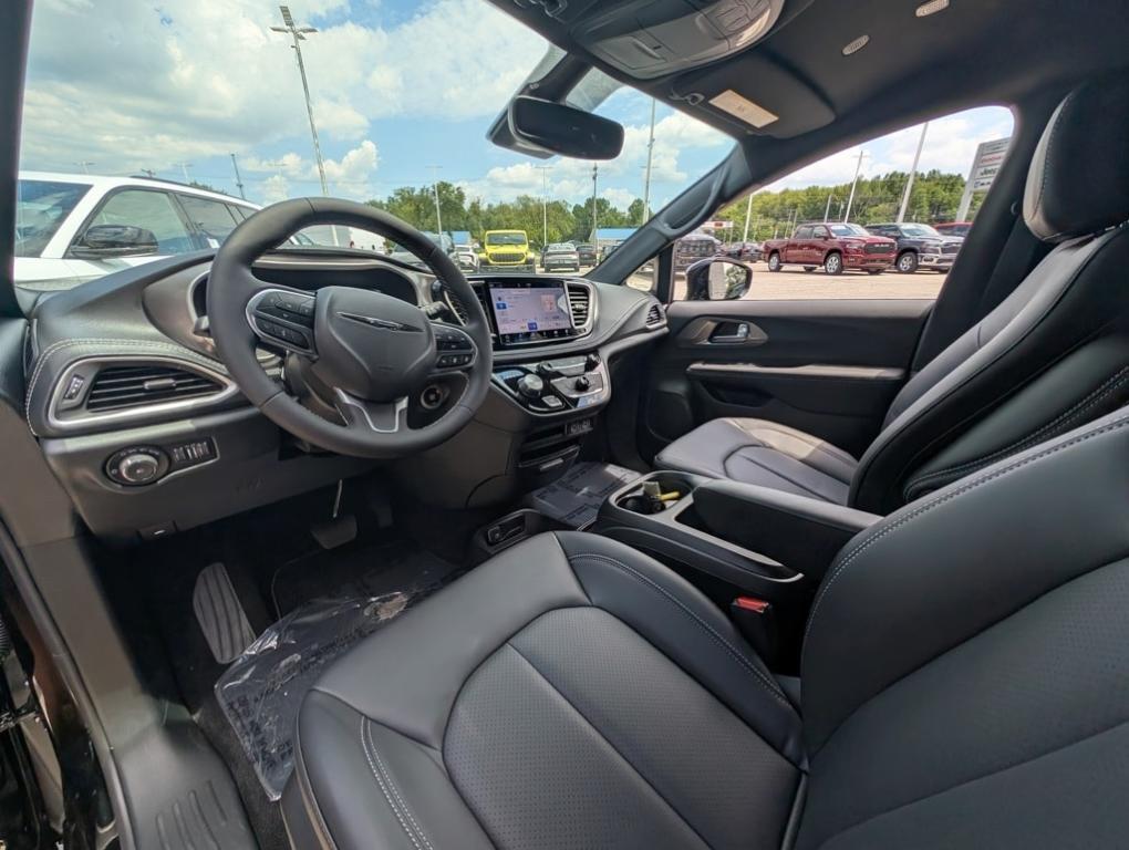 new 2025 Chrysler Pacifica car, priced at $43,677