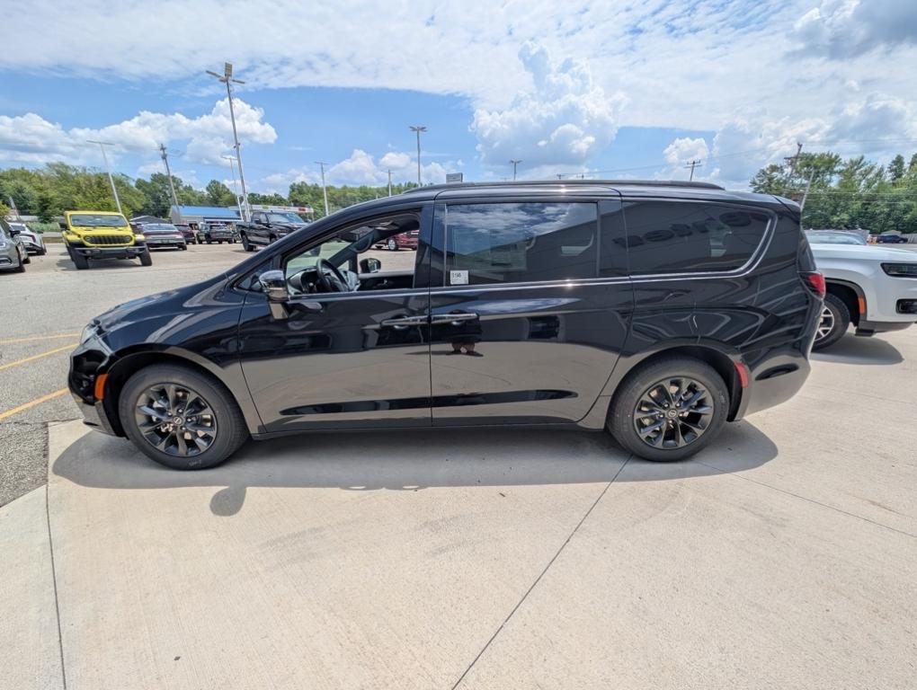 new 2025 Chrysler Pacifica car, priced at $43,677