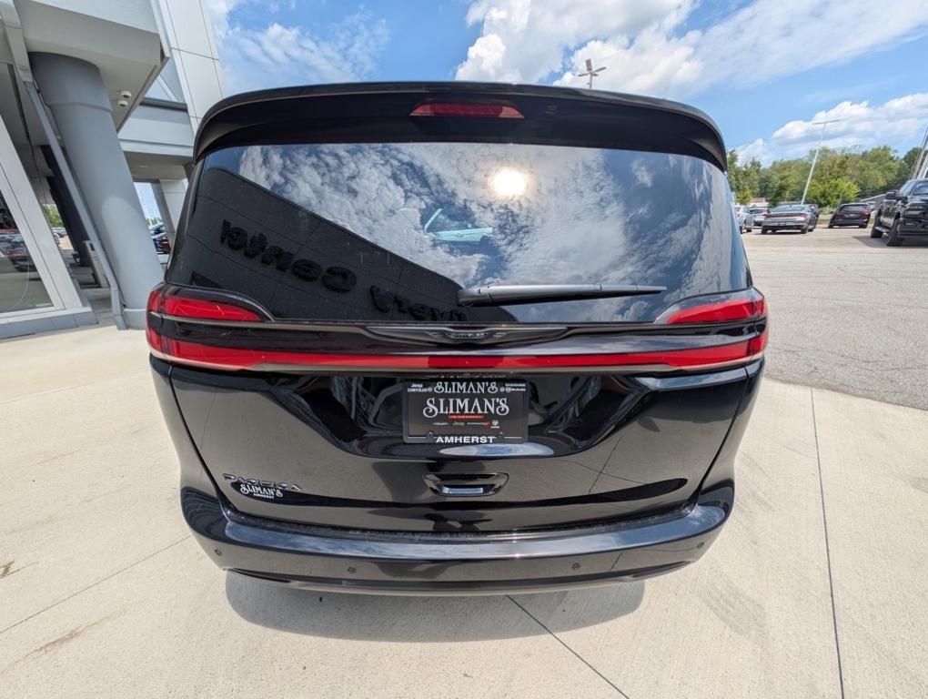 new 2025 Chrysler Pacifica car, priced at $43,677