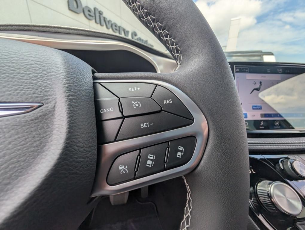 new 2025 Chrysler Pacifica car, priced at $43,677