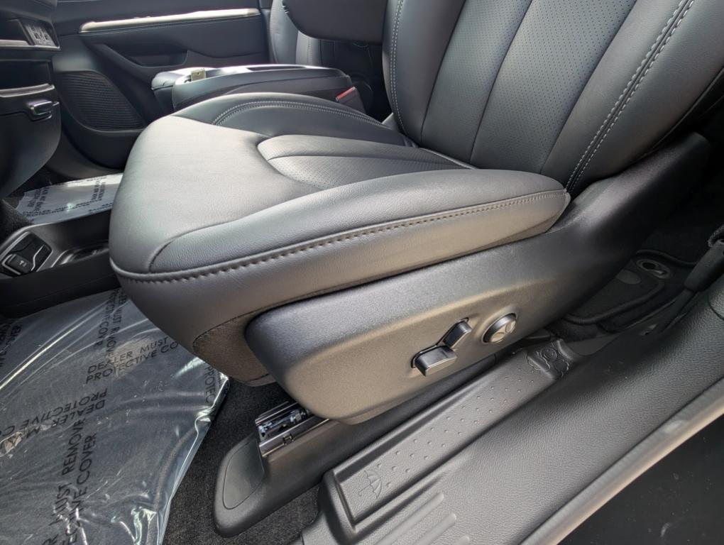 new 2025 Chrysler Pacifica car, priced at $43,677