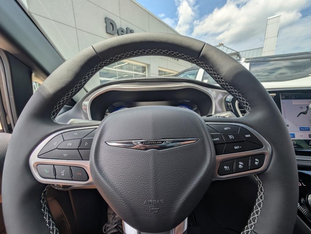 new 2025 Chrysler Pacifica car, priced at $43,677