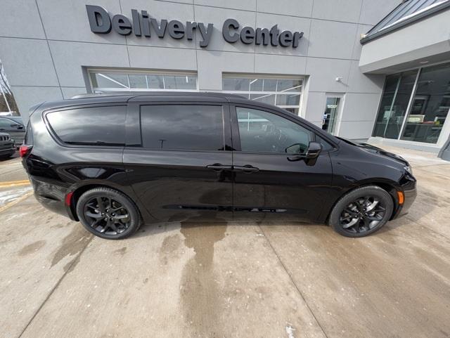 new 2025 Chrysler Pacifica car, priced at $47,765