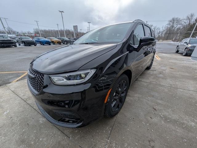 new 2025 Chrysler Pacifica car, priced at $47,765