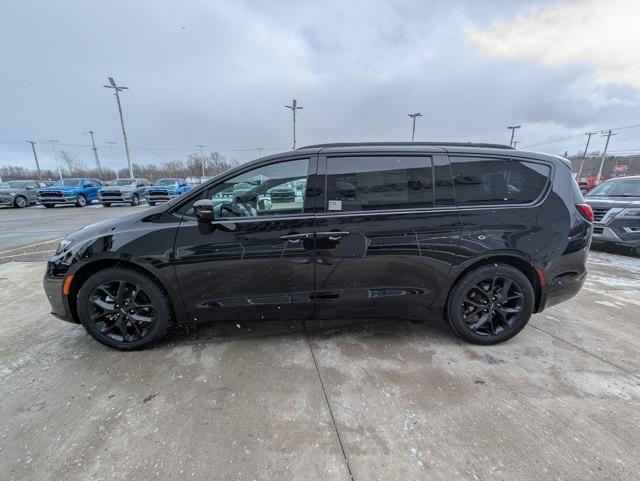 new 2025 Chrysler Pacifica car, priced at $47,765