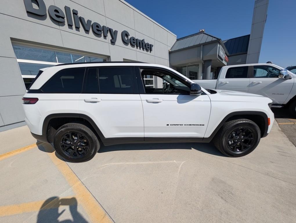 new 2025 Jeep Grand Cherokee car, priced at $41,495