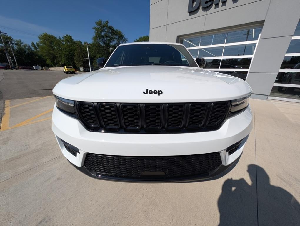 new 2025 Jeep Grand Cherokee car, priced at $41,495