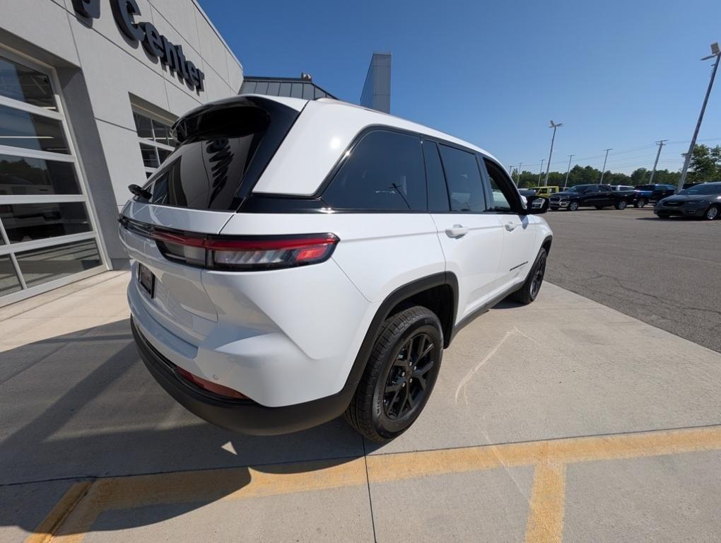 new 2025 Jeep Grand Cherokee car, priced at $41,495
