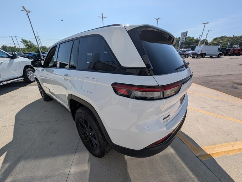 new 2025 Jeep Grand Cherokee car, priced at $41,495