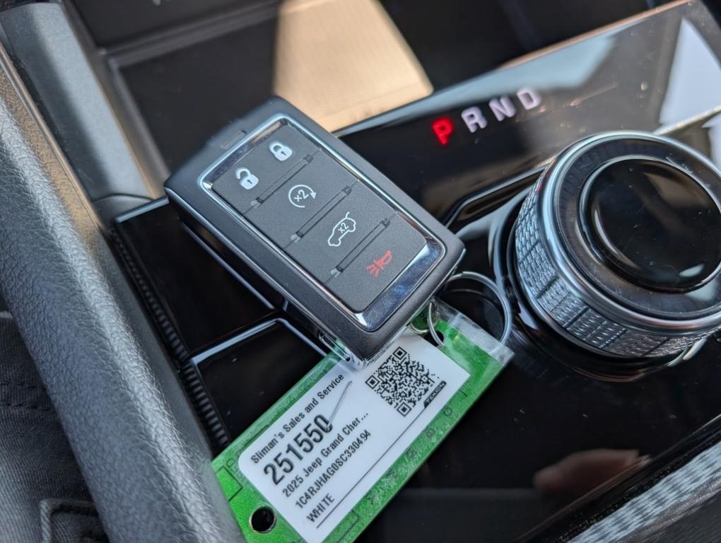 new 2025 Jeep Grand Cherokee car, priced at $41,495