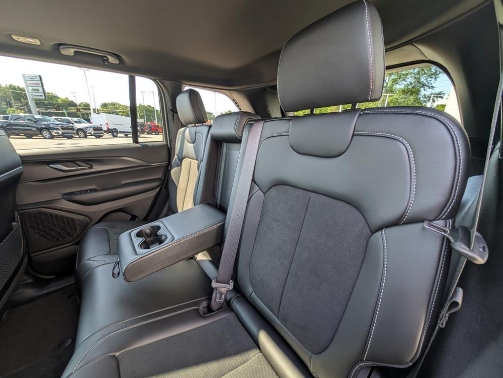 new 2025 Jeep Grand Cherokee car, priced at $41,495