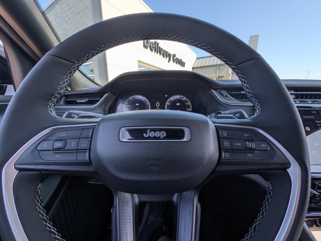 new 2025 Jeep Grand Cherokee car, priced at $41,495