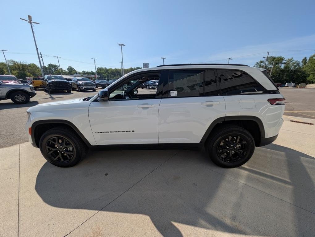 new 2025 Jeep Grand Cherokee car, priced at $41,495