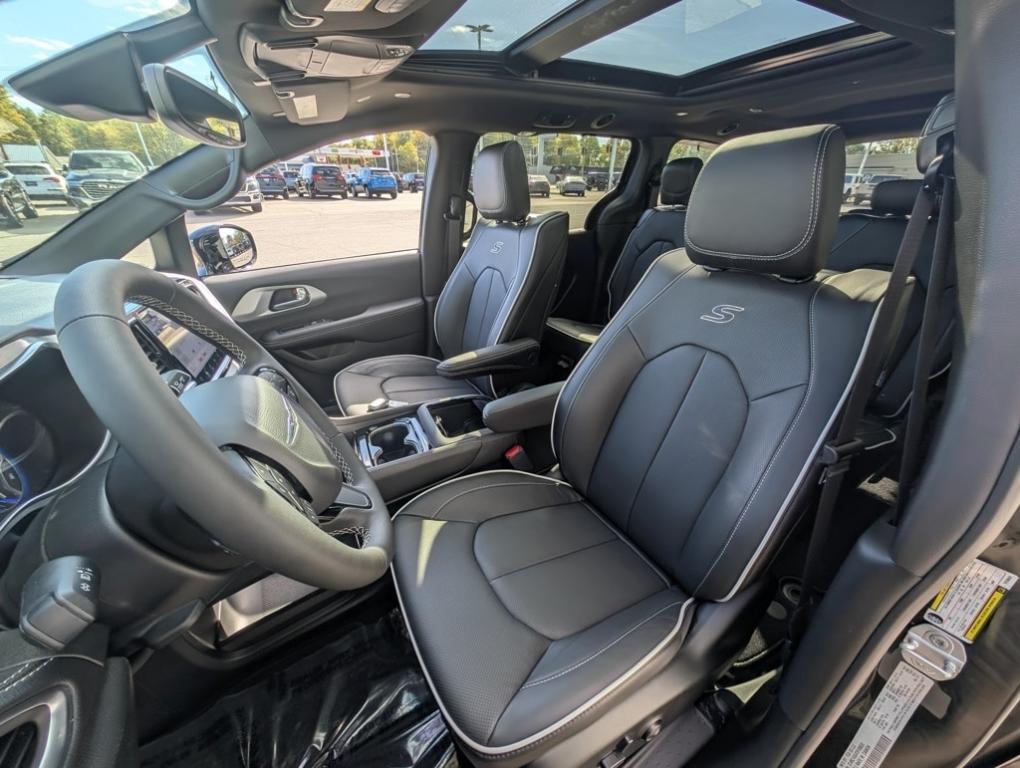 new 2026 Chrysler Pacifica car, priced at $53,865