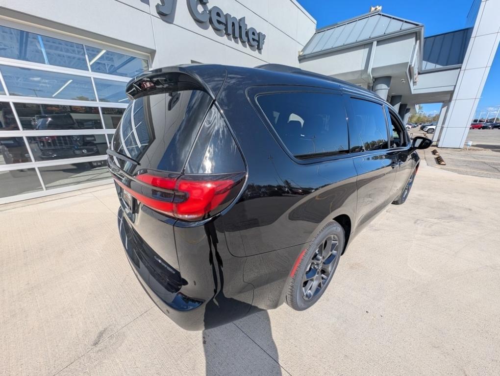 new 2026 Chrysler Pacifica car, priced at $53,865