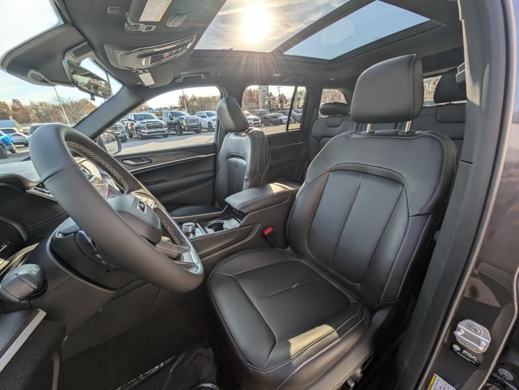 new 2025 Jeep Grand Cherokee car, priced at $51,485