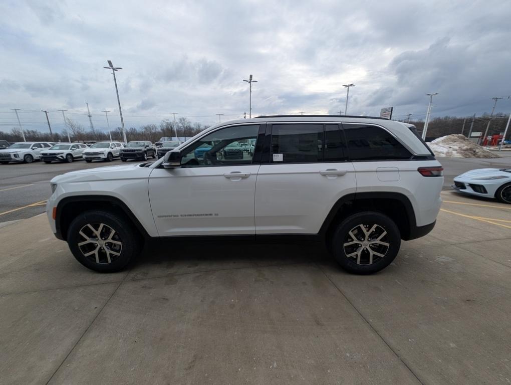 new 2025 Jeep Grand Cherokee car, priced at $46,215