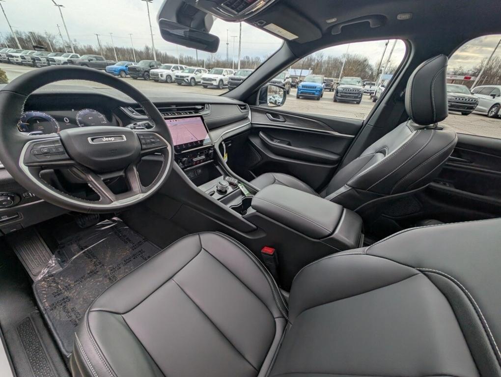 new 2025 Jeep Grand Cherokee car, priced at $46,215