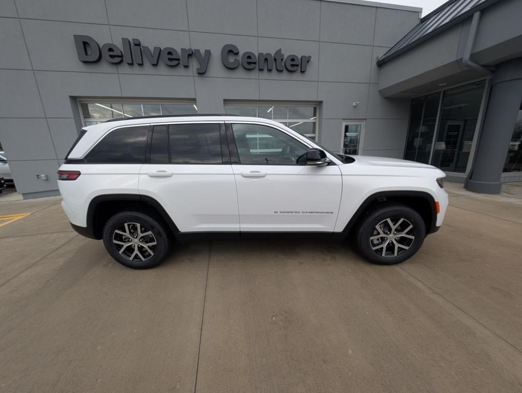 new 2025 Jeep Grand Cherokee car, priced at $46,215