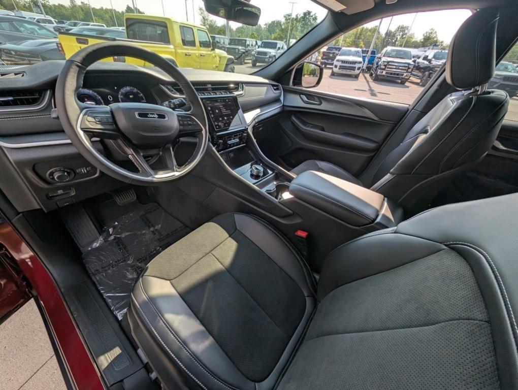 new 2025 Jeep Grand Cherokee car, priced at $42,004