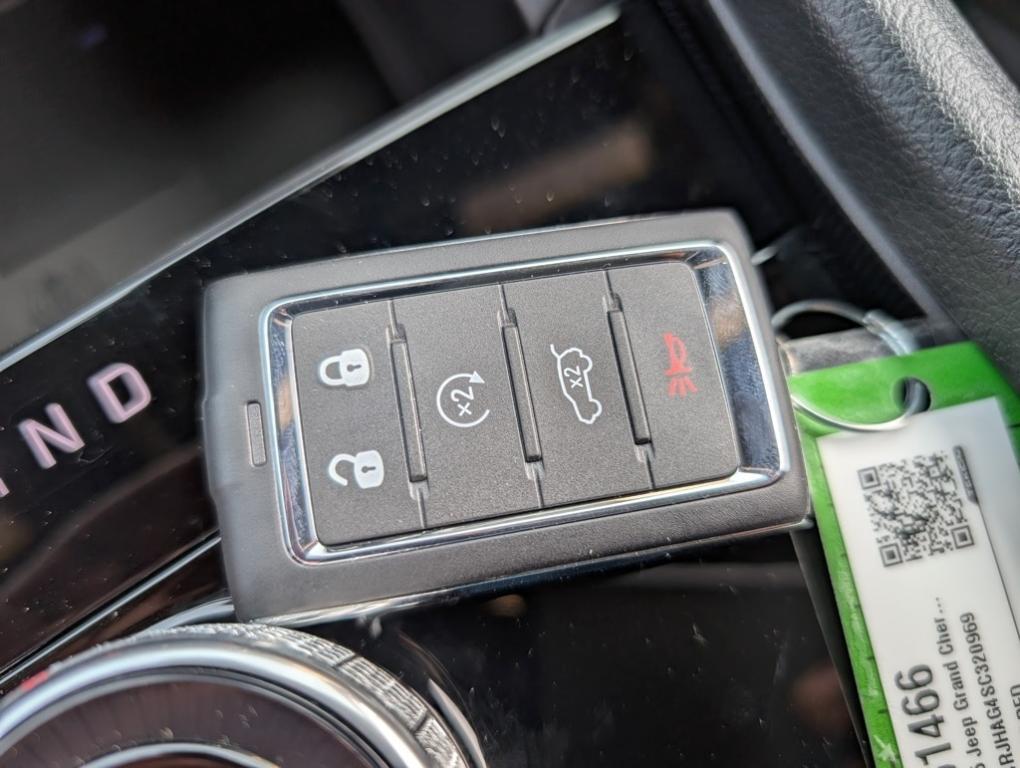 new 2025 Jeep Grand Cherokee car, priced at $42,004