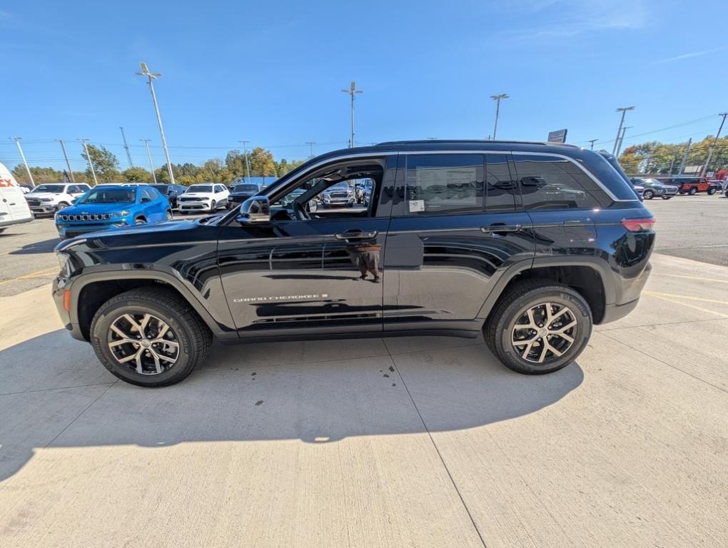 new 2025 Jeep Grand Cherokee car, priced at $46,010