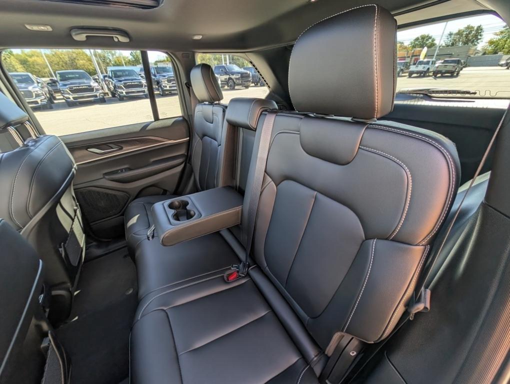 new 2025 Jeep Grand Cherokee car, priced at $46,010
