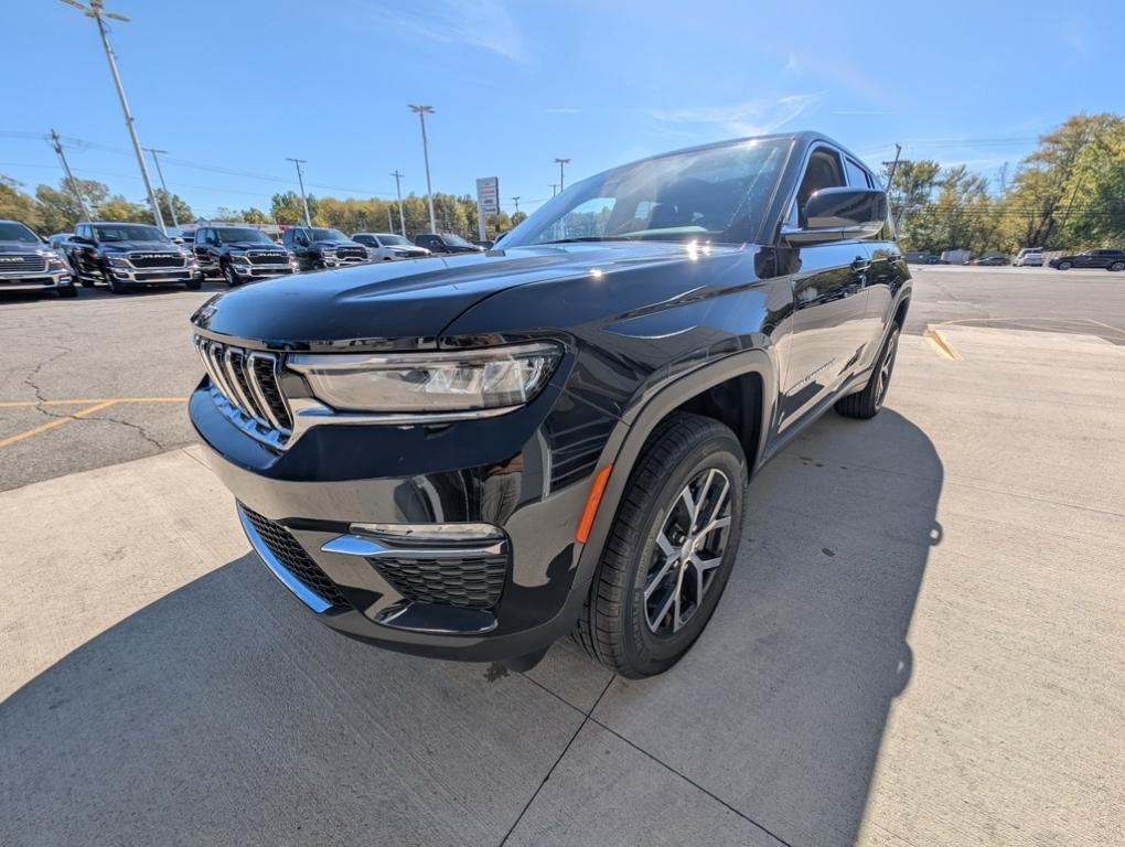 new 2025 Jeep Grand Cherokee car, priced at $46,010