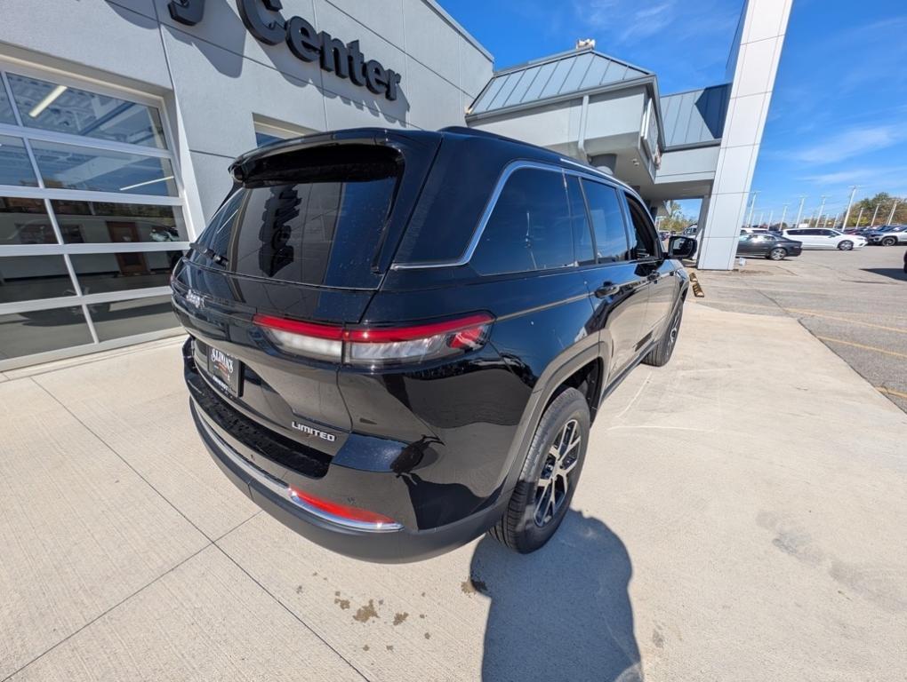 new 2025 Jeep Grand Cherokee car, priced at $46,010