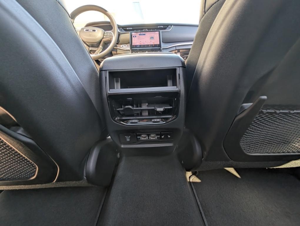 new 2025 Jeep Grand Cherokee car, priced at $46,010