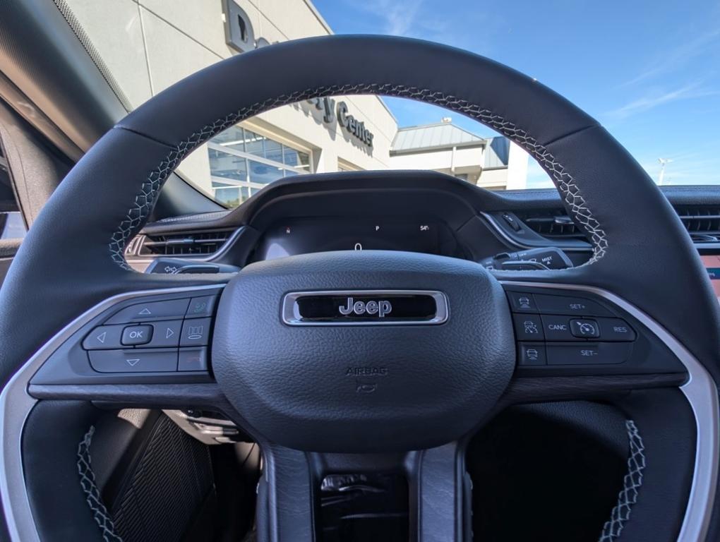 new 2025 Jeep Grand Cherokee car, priced at $46,010