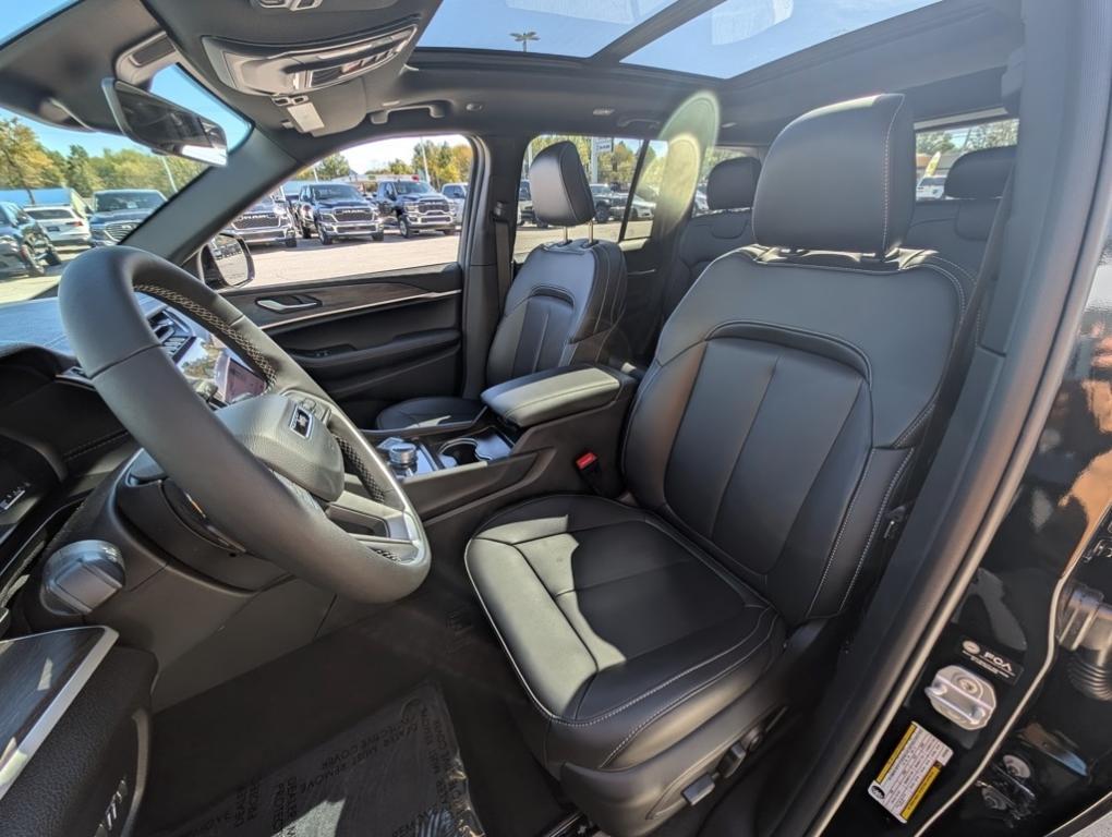 new 2025 Jeep Grand Cherokee car, priced at $46,010