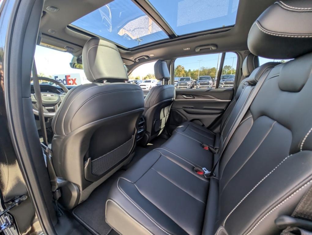 new 2025 Jeep Grand Cherokee car, priced at $46,010