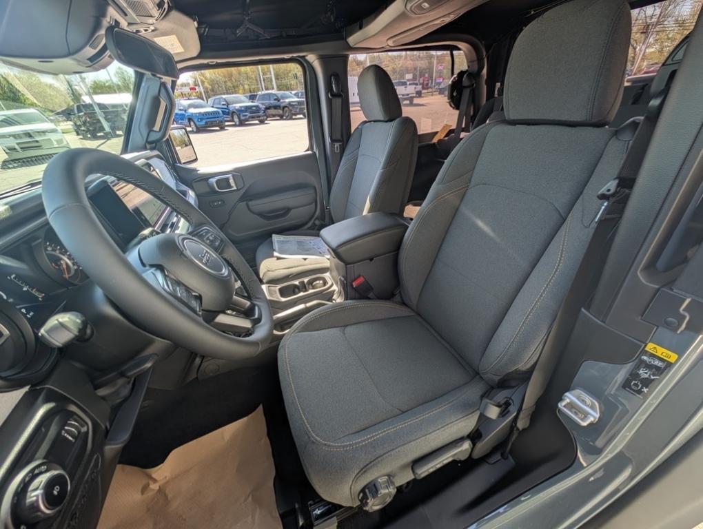 new 2025 Jeep Wrangler car, priced at $40,621