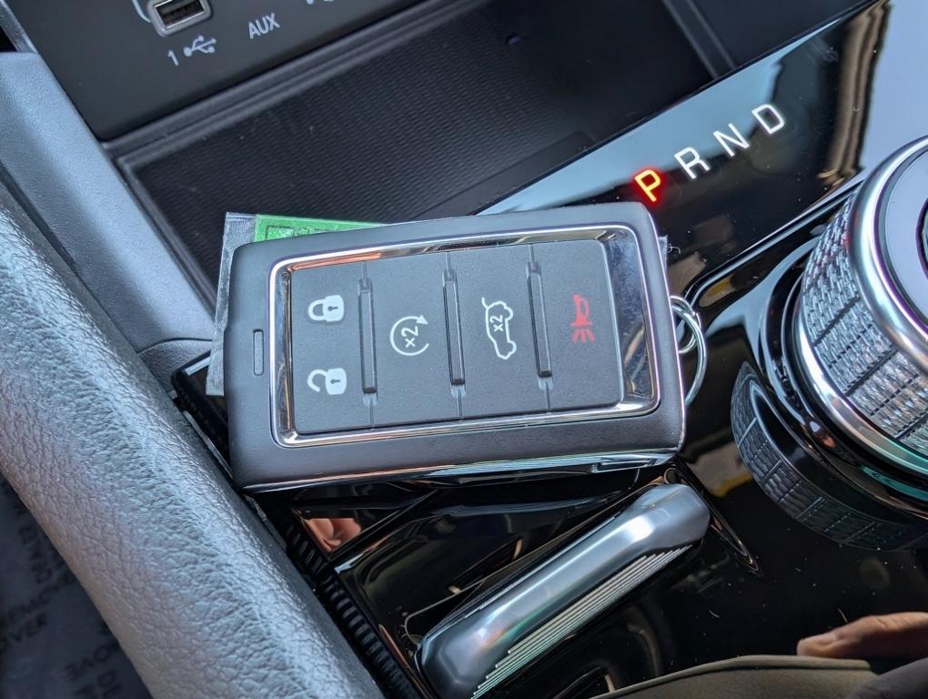 new 2025 Jeep Grand Cherokee car, priced at $50,090