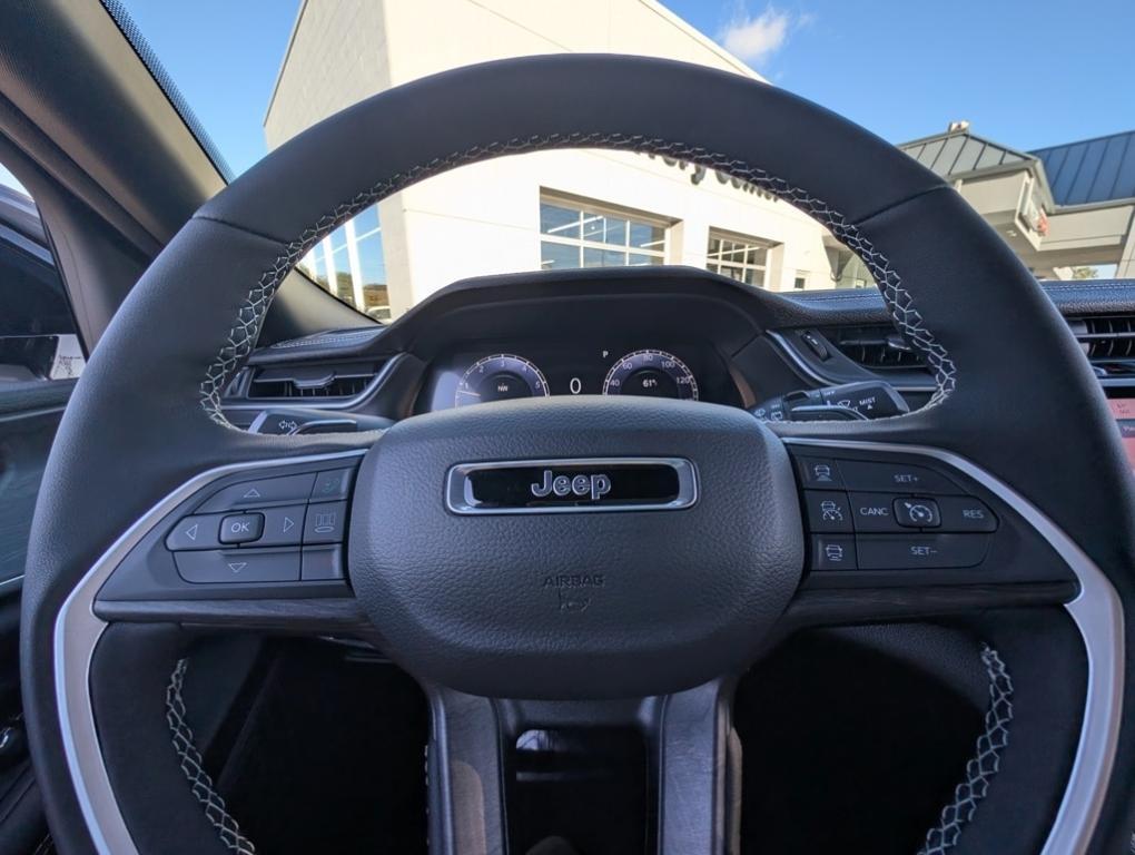 new 2025 Jeep Grand Cherokee car, priced at $50,090