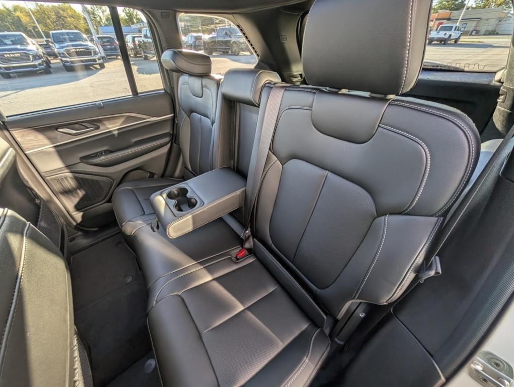 new 2025 Jeep Grand Cherokee car, priced at $50,090