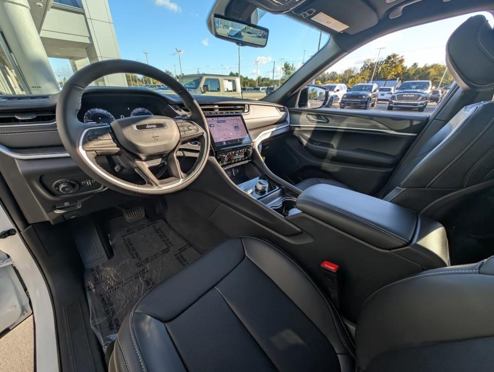 new 2025 Jeep Grand Cherokee car, priced at $50,090