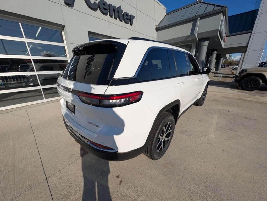 new 2025 Jeep Grand Cherokee car, priced at $50,090
