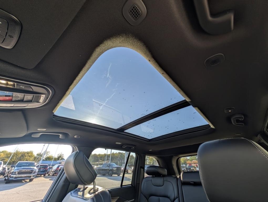 new 2025 Jeep Grand Cherokee car, priced at $50,090