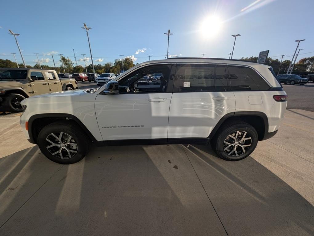 new 2025 Jeep Grand Cherokee car, priced at $50,090