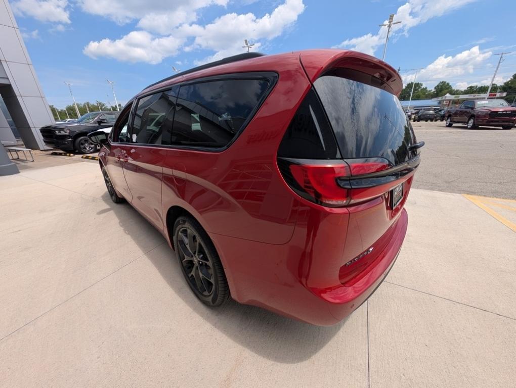 new 2025 Chrysler Pacifica car, priced at $48,520