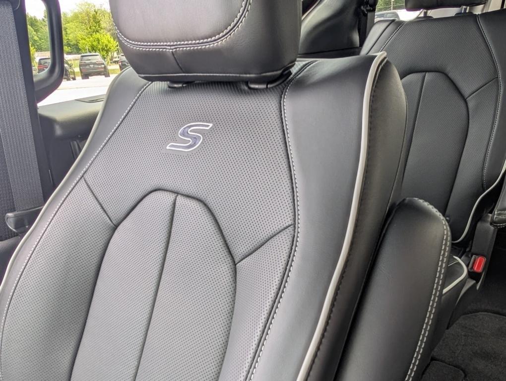 new 2025 Chrysler Pacifica car, priced at $48,520