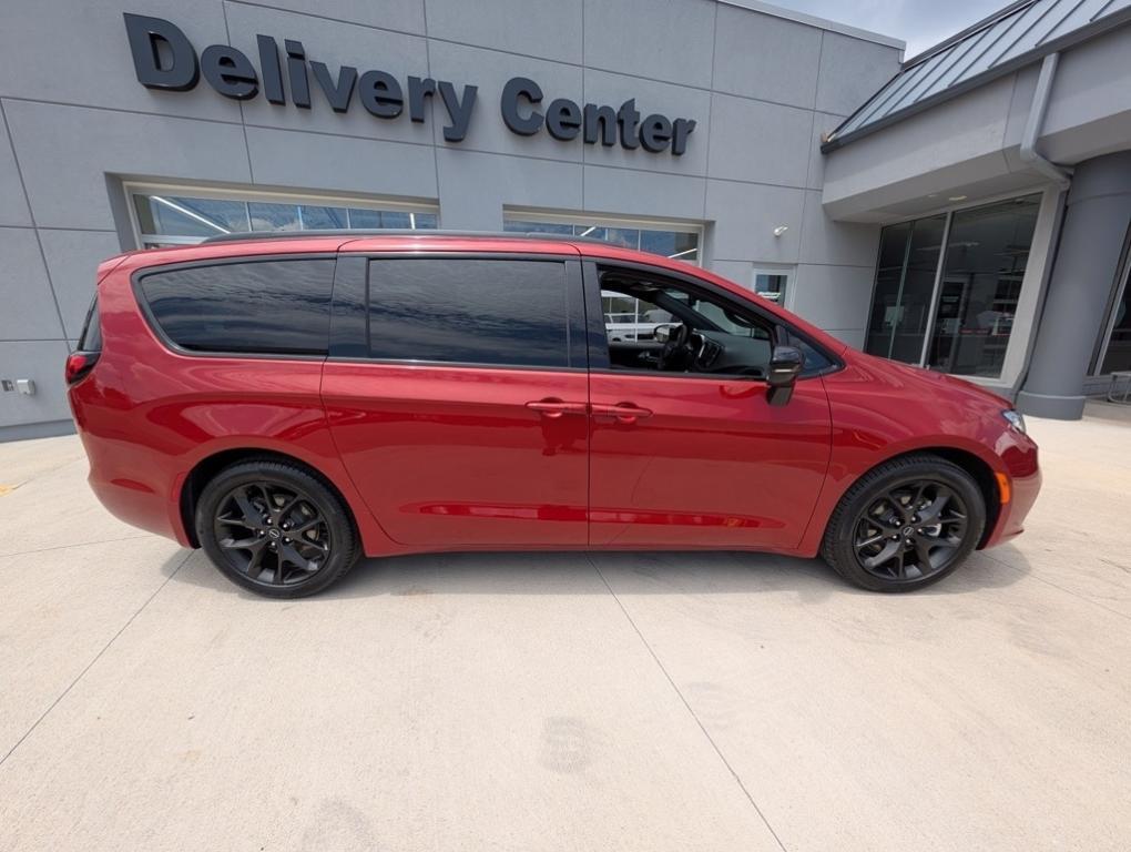 new 2025 Chrysler Pacifica car, priced at $48,520