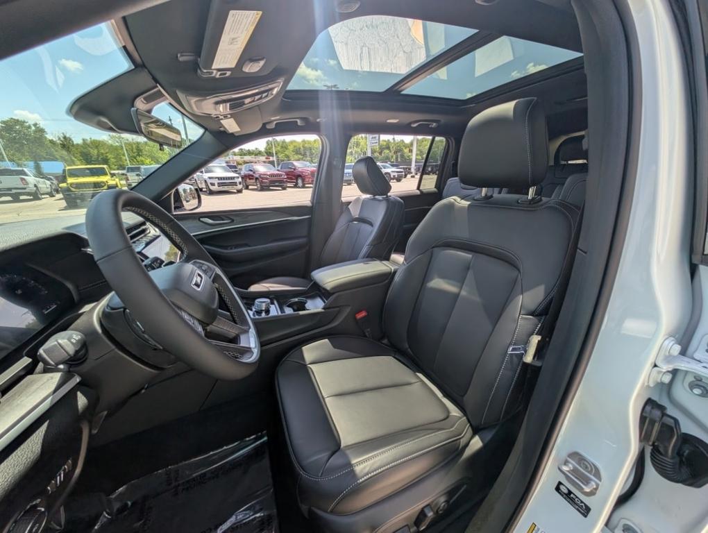 new 2025 Jeep Grand Cherokee L car, priced at $49,273