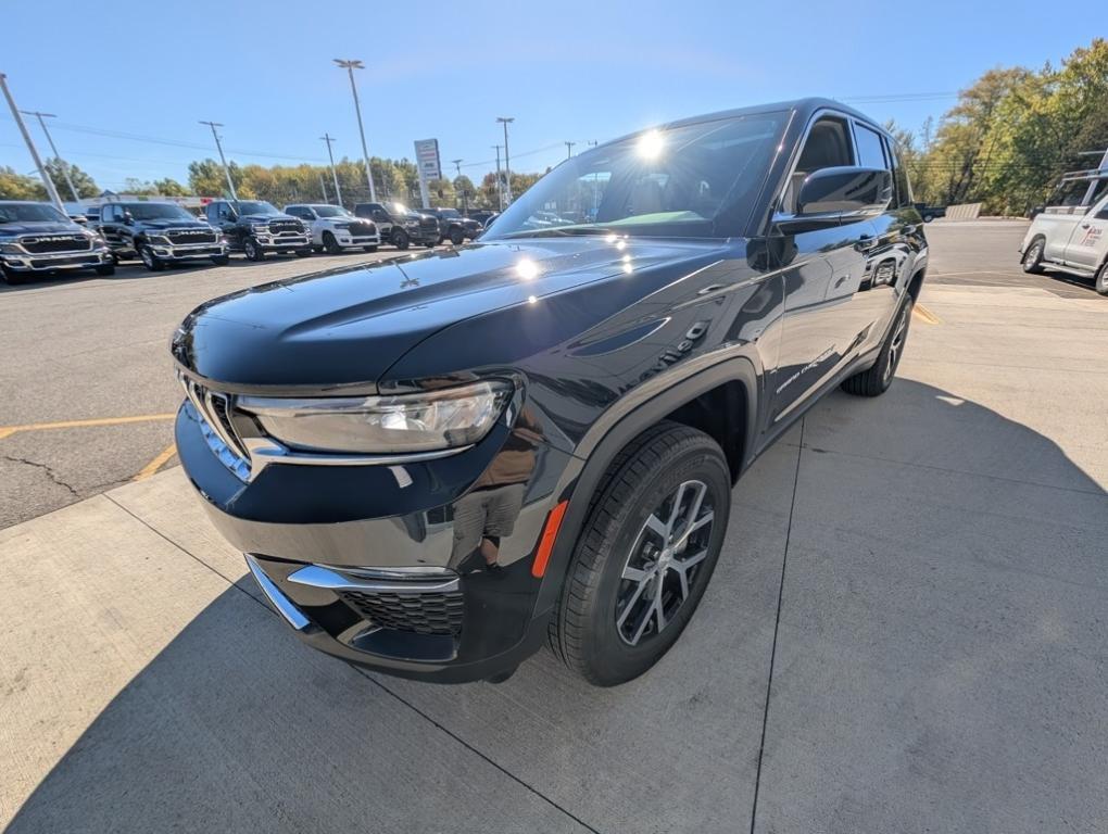 new 2025 Jeep Grand Cherokee car, priced at $47,760