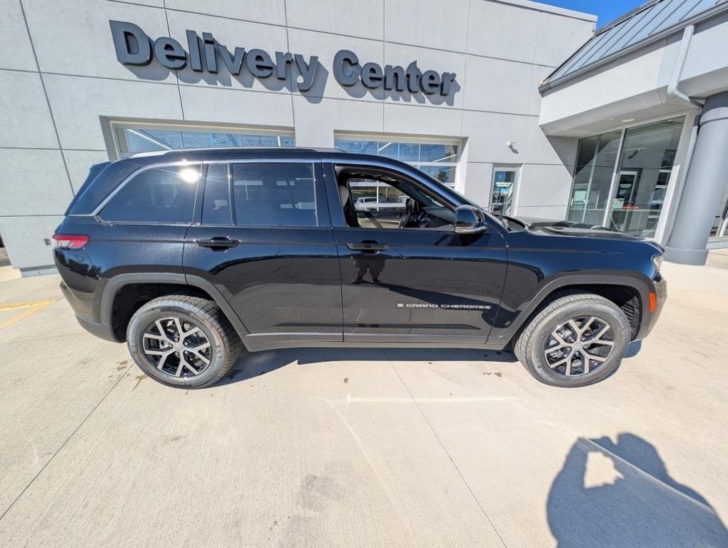 new 2025 Jeep Grand Cherokee car, priced at $47,760