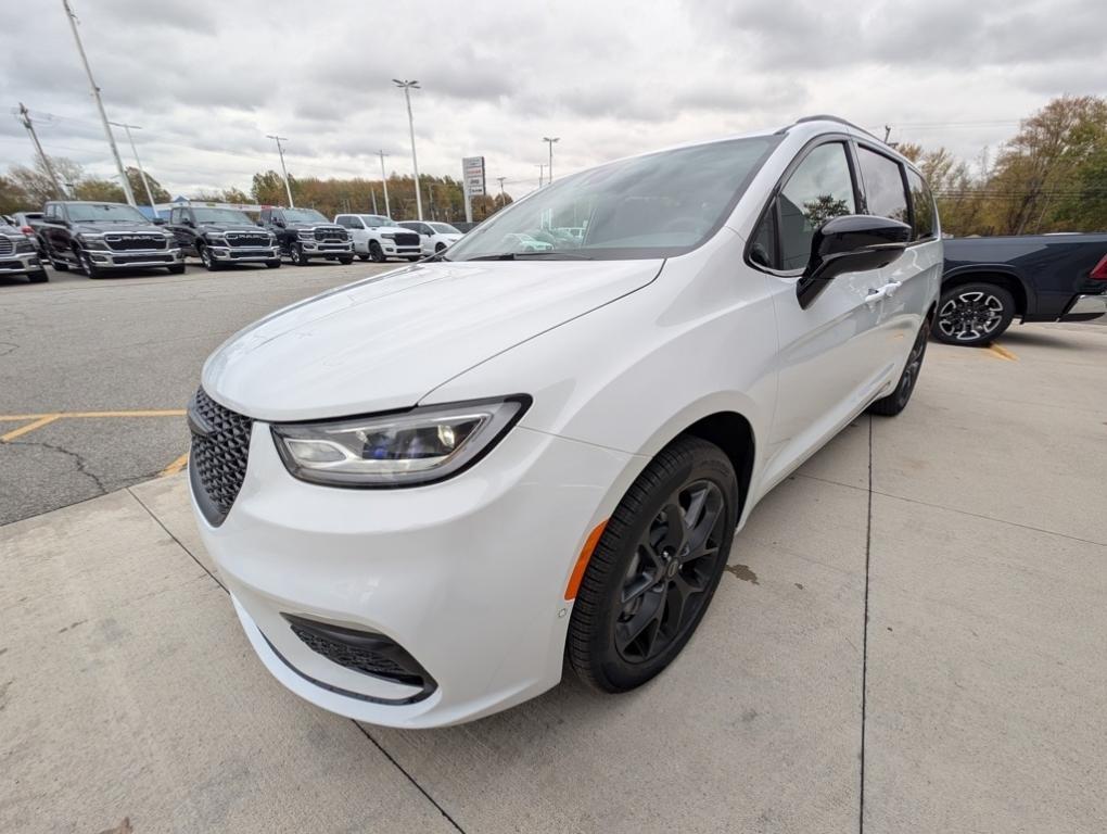 new 2026 Chrysler Pacifica car, priced at $53,745