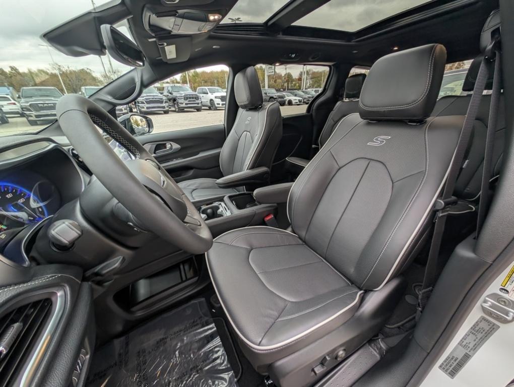 new 2026 Chrysler Pacifica car, priced at $53,745