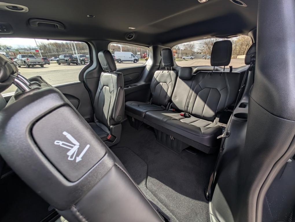 new 2025 Chrysler Pacifica car, priced at $43,527